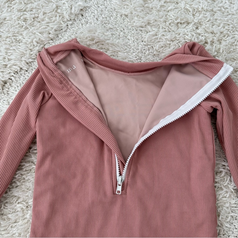 Ava & Oliver Rashguard - Picture 7 of 7